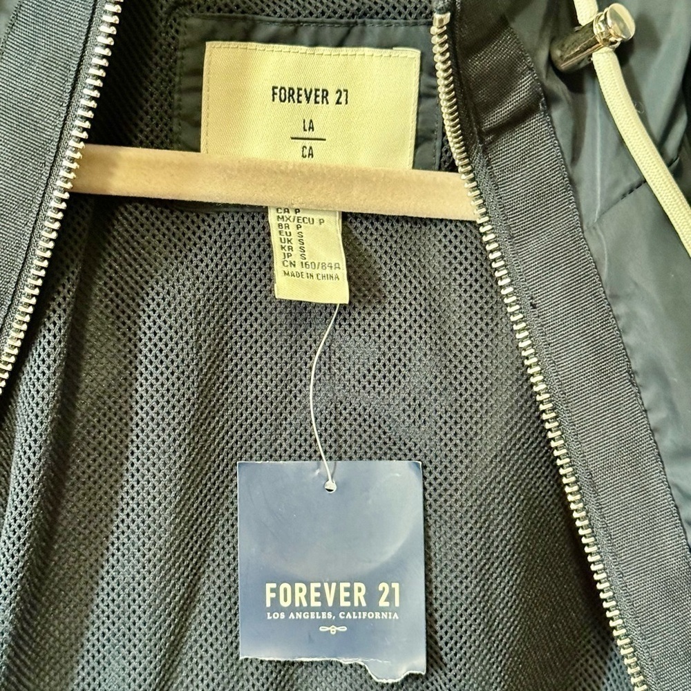 Women Forever 21 New Crop Rain Jacket Size S​​​​​​​​​​​​​ - Picture 4 of 4